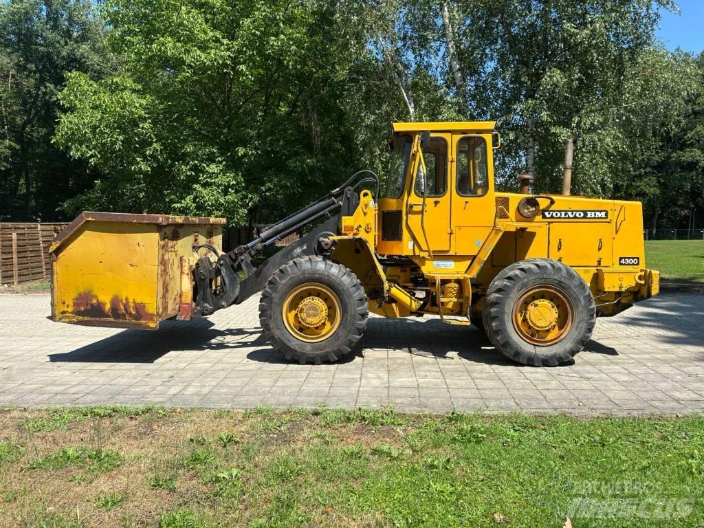 Volvo BM 4300 Incarcator pe pneuri