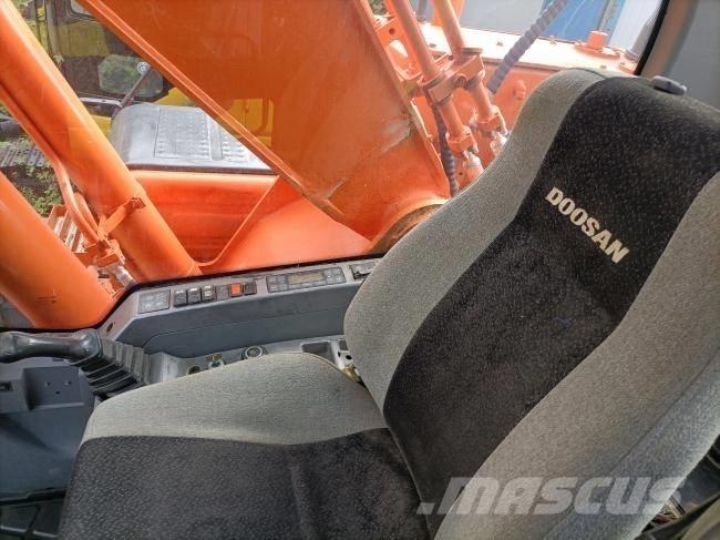 Doosan DX 300 Excavatoare pe șenile
