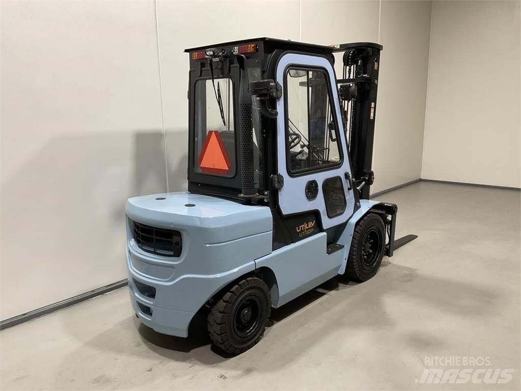 Utilev UT30P Stivuitor diesel