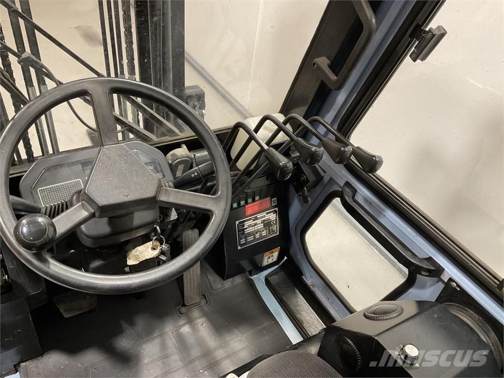 Utilev UT30P Stivuitor diesel