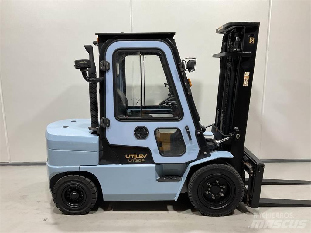 Utilev UT30P Stivuitor diesel
