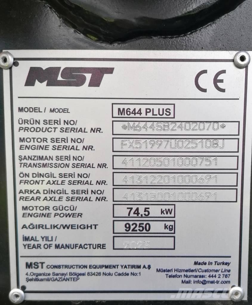 MST M644PLUS Buldoexcavatoare