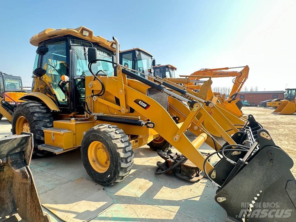 CAT 420F Incarcator pe pneuri