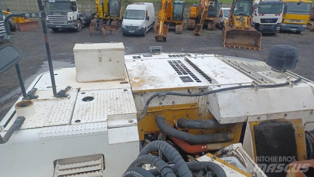 CAT 328 D L Excavatoare pe șenile
