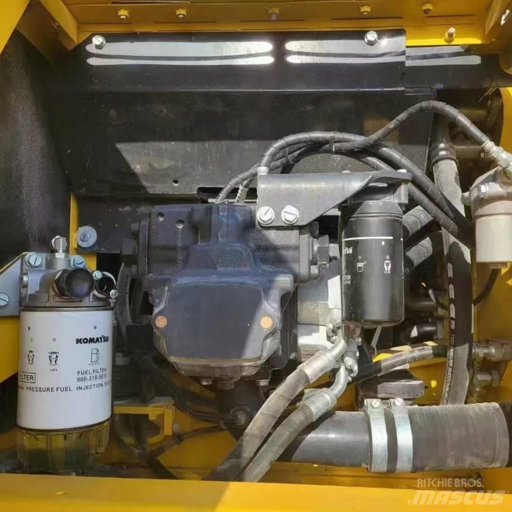 Komatsu 240LC-8 Excavatoare pe șenile
