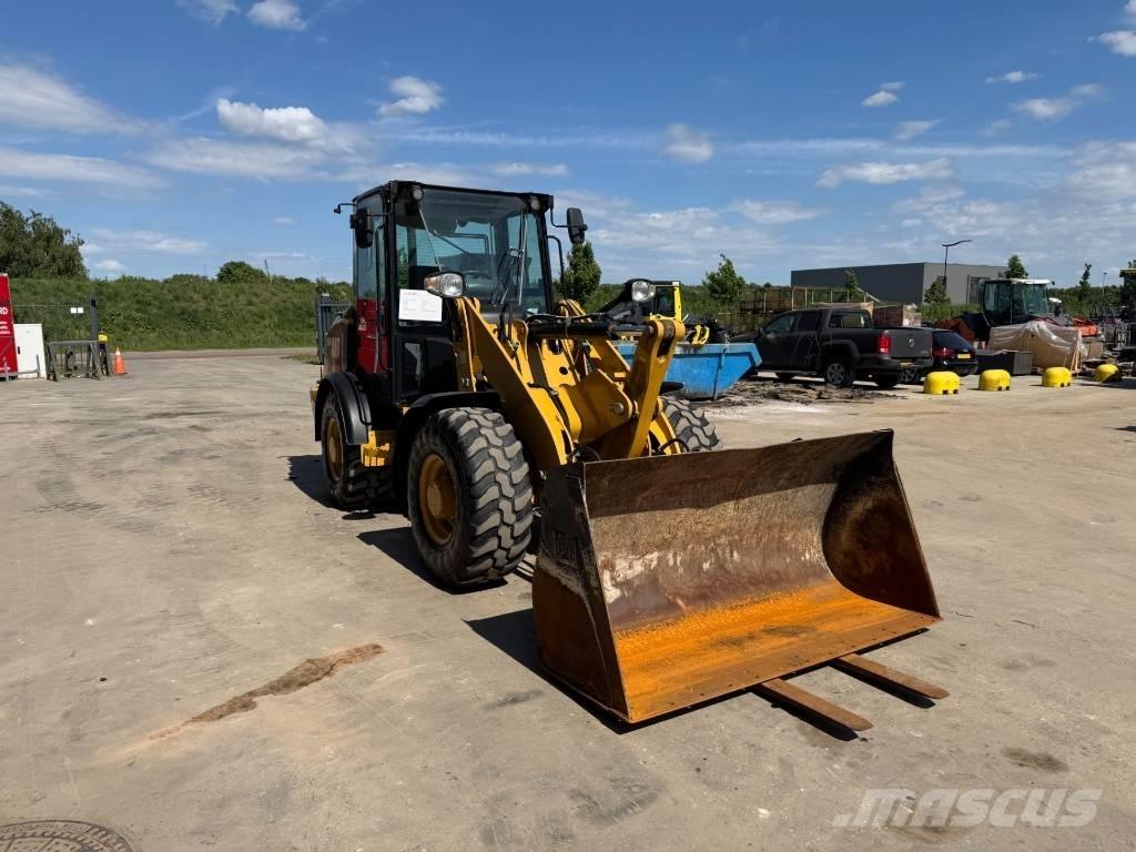 CAT 906M Incarcator pe pneuri