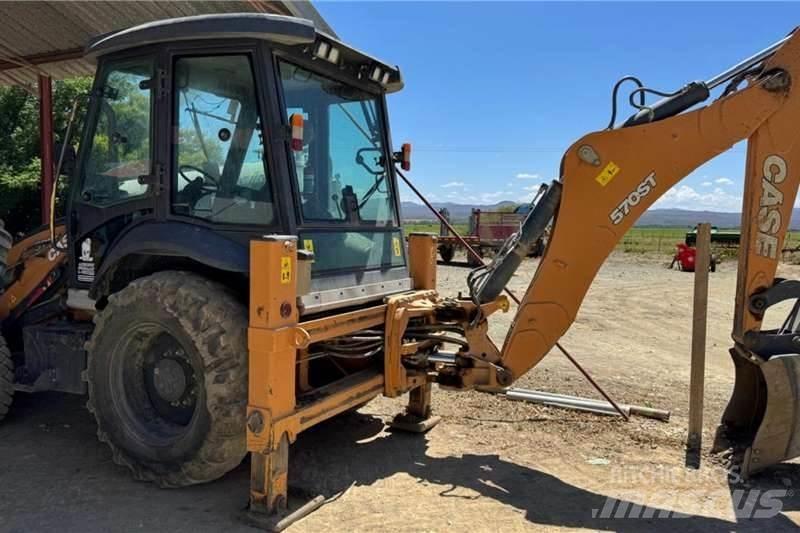 CASE 570 St Buldoexcavatoare