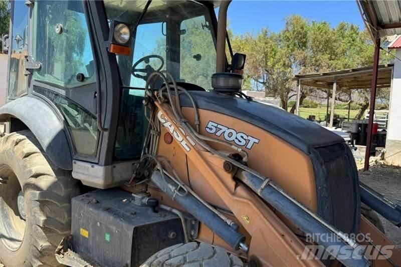 CASE 570 St Buldoexcavatoare