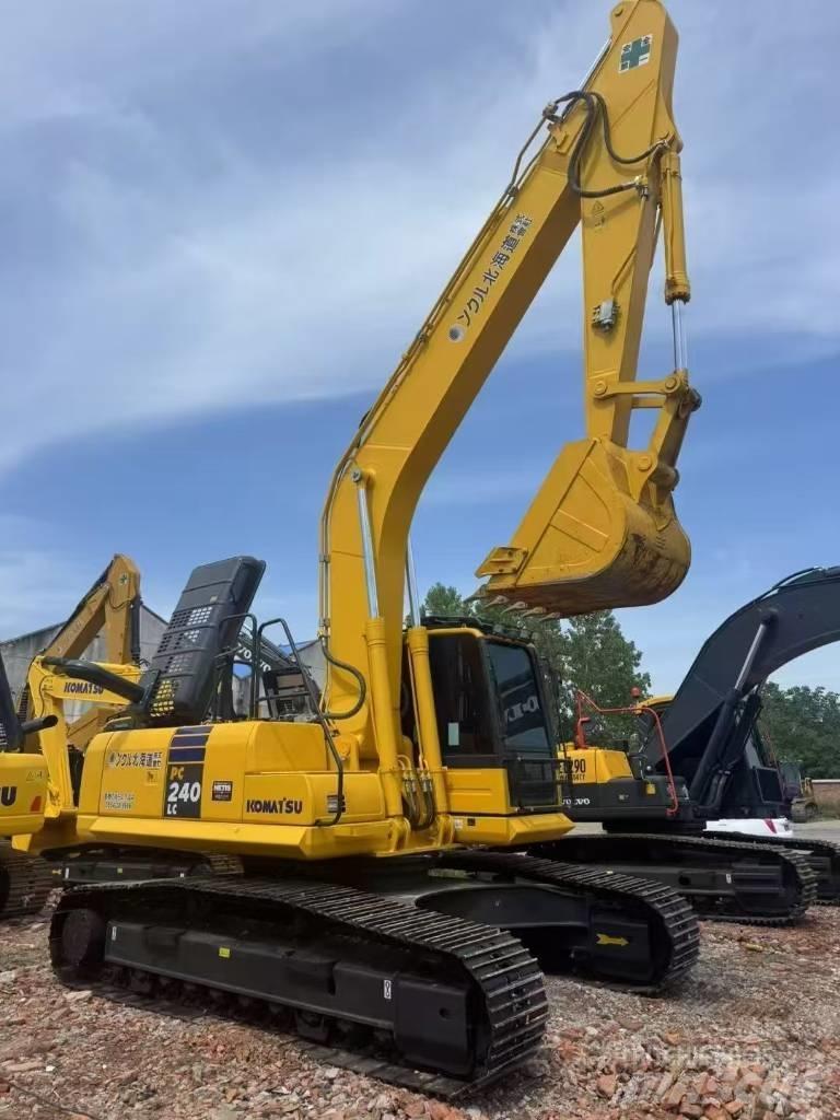 Komatsu 240LC-8 Excavatoare pe șenile
