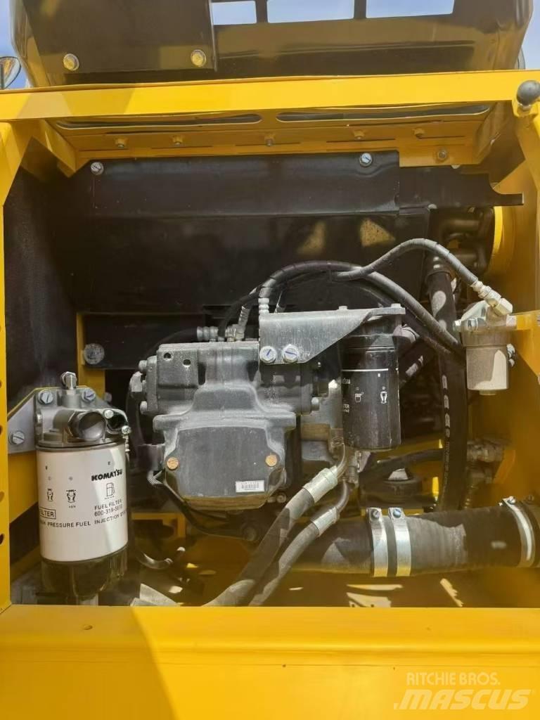 Komatsu 240LC-8 Excavatoare pe șenile

