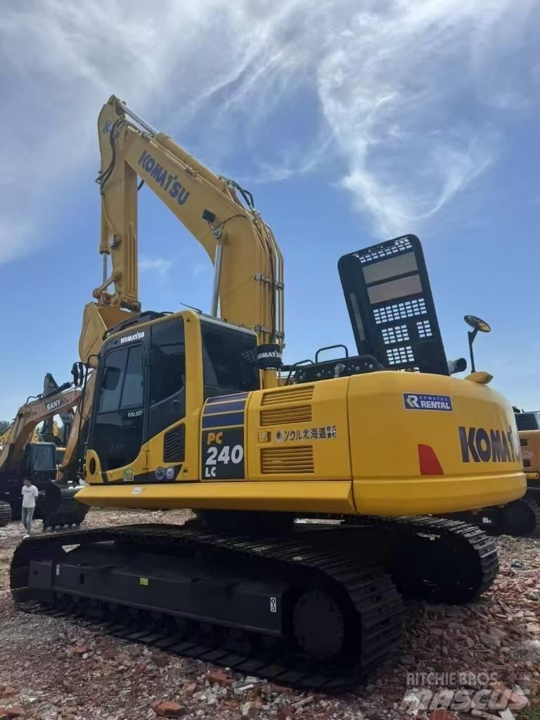 Komatsu 240LC-8 Excavatoare pe șenile
