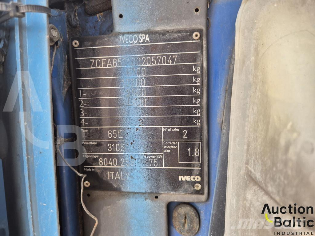 Iveco 65E10 Camion cu prelata