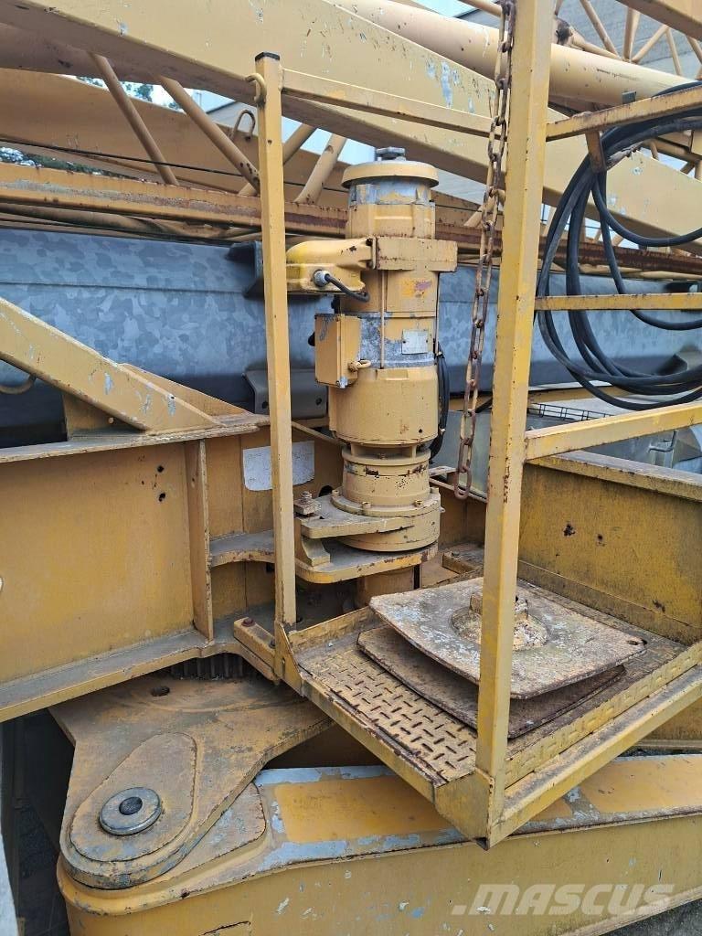 Potain HD 32 A Self erecting cranes