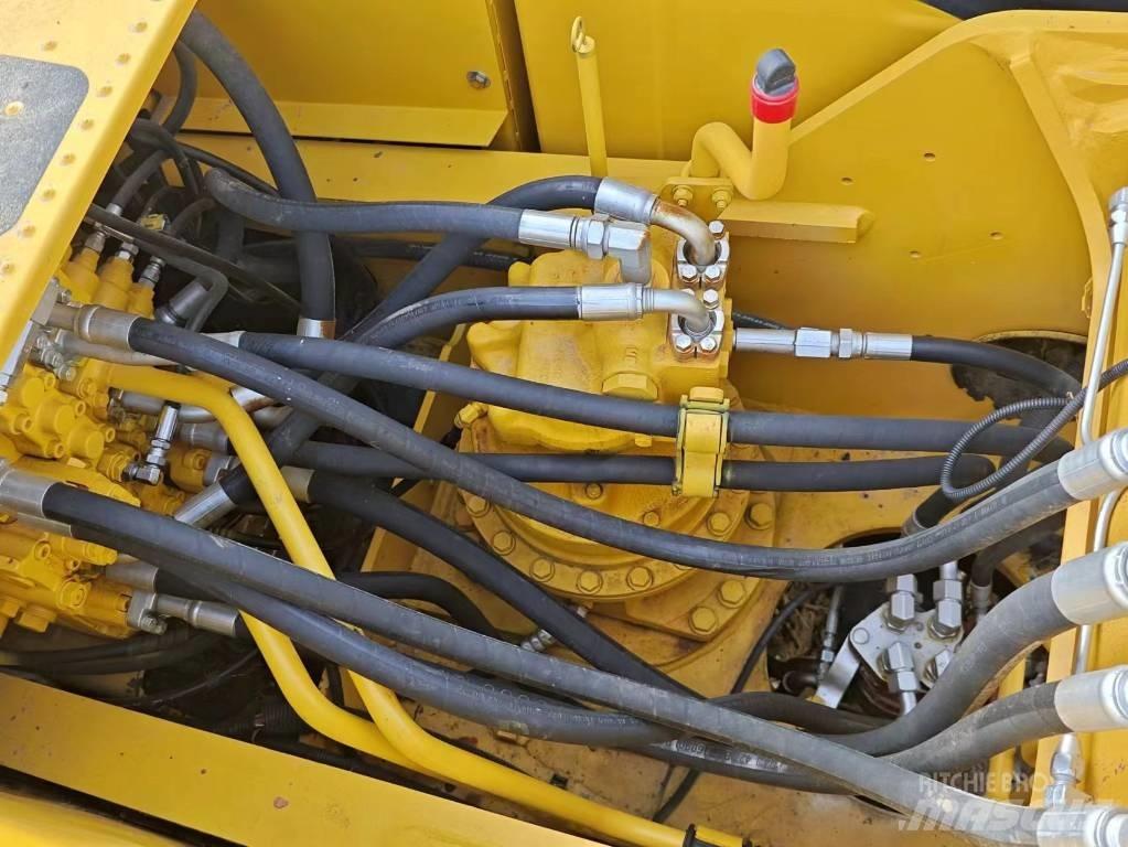 Komatsu PC 200 Excavatoare pe șenile
