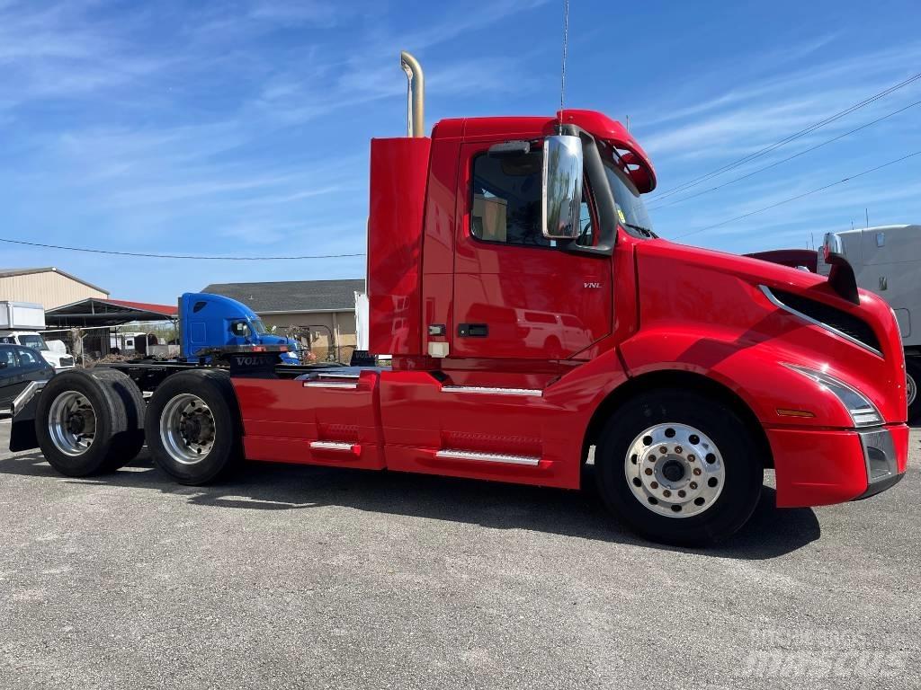 Volvo VNL64T300 Autotractoare