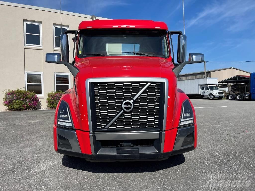 Volvo VNL64T300 Autotractoare