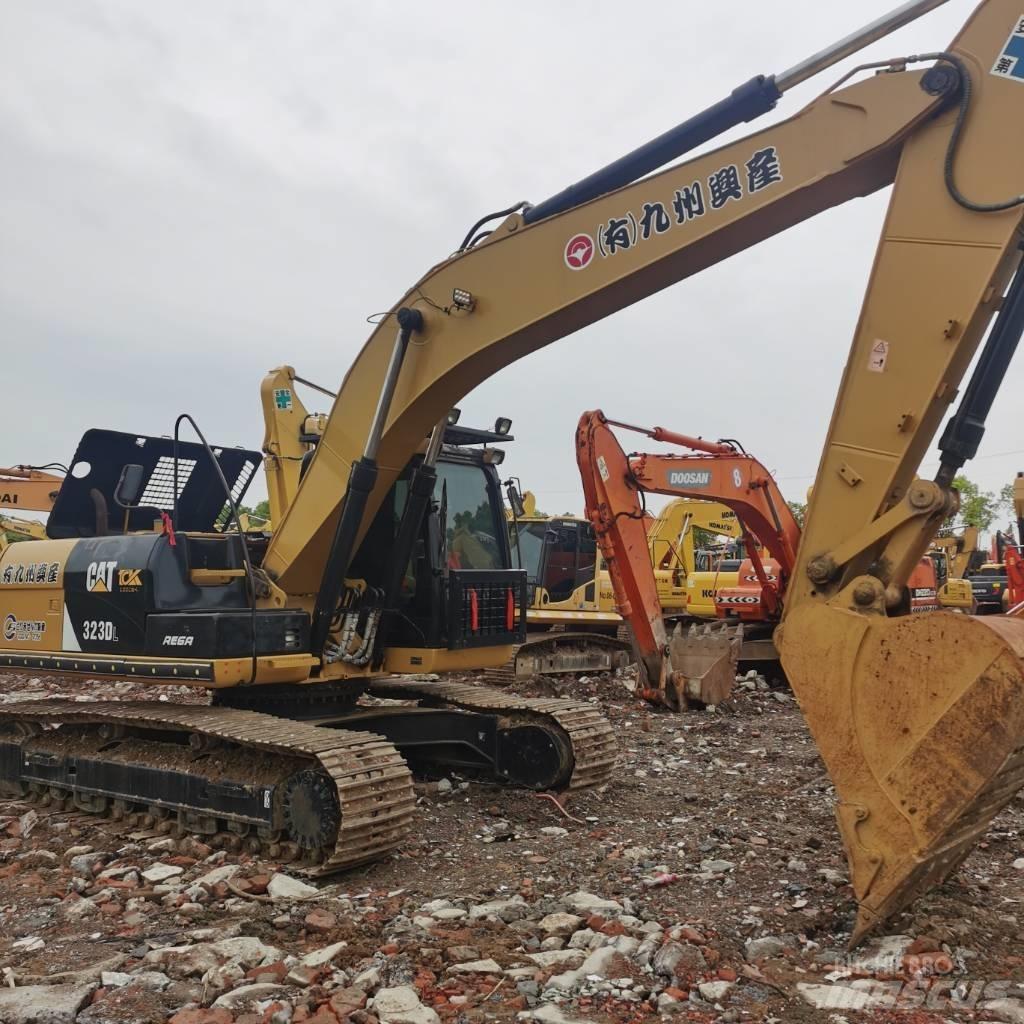 CAT 323DL Excavatoare pe șenile

