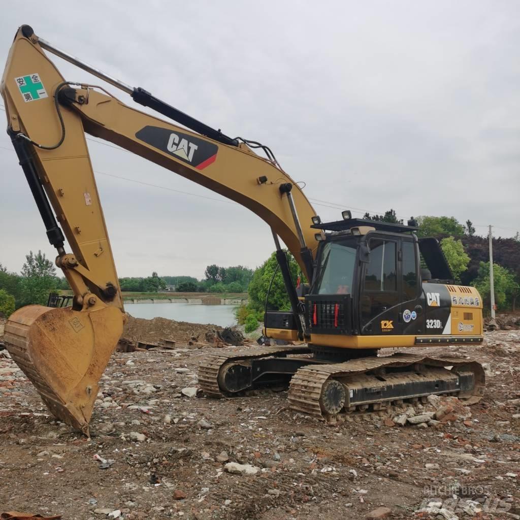 CAT 323DL Excavatoare pe șenile
