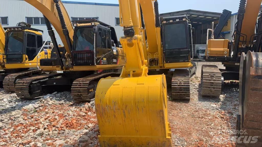 Komatsu PC 200 -8mo Excavatoare pe șenile
