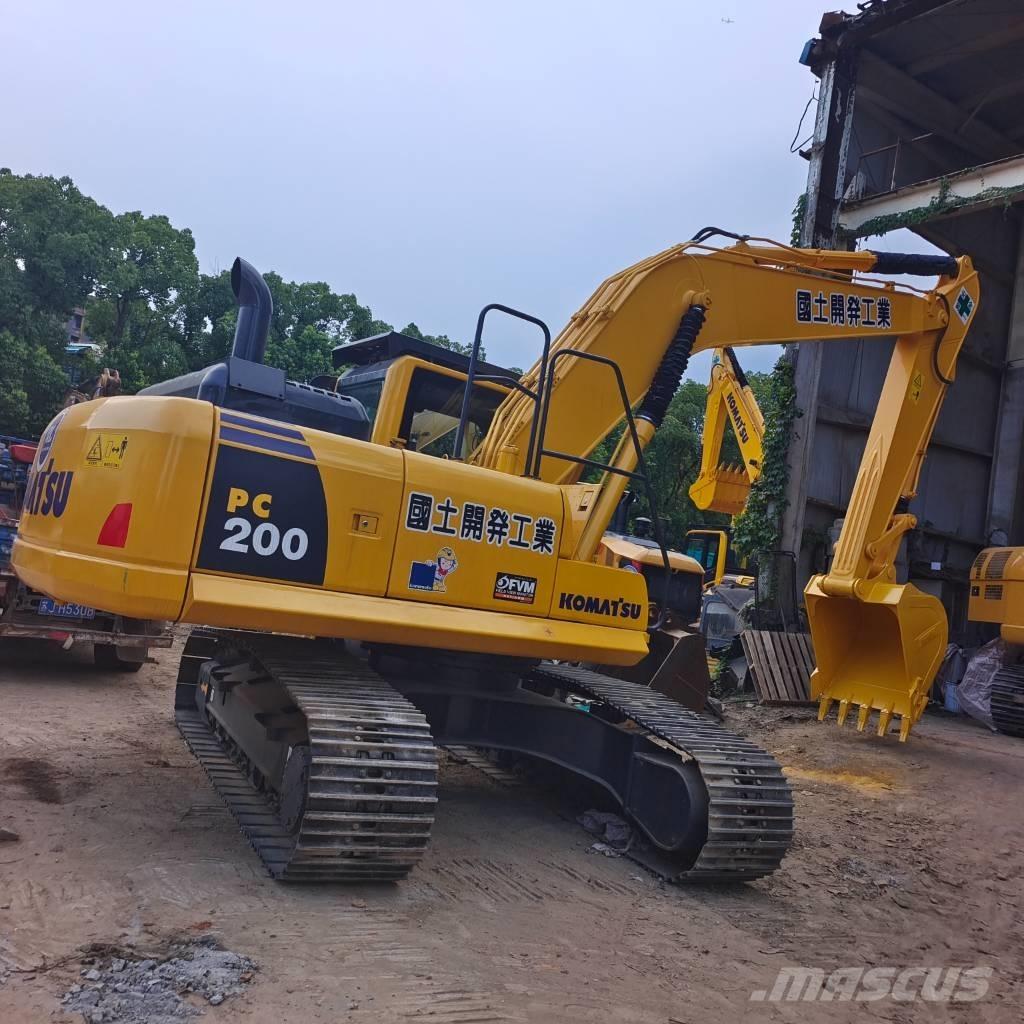 Komatsu PC 200 Excavatoare pe șenile
