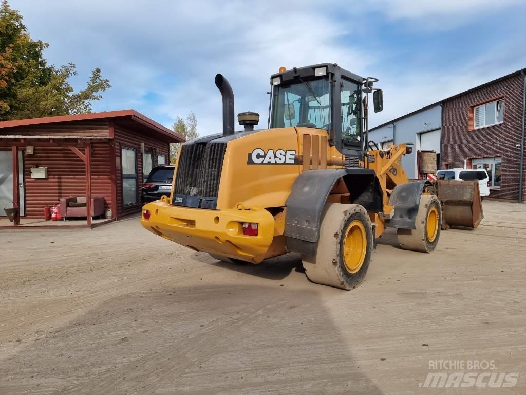 CASE 721 D Incarcator pe pneuri