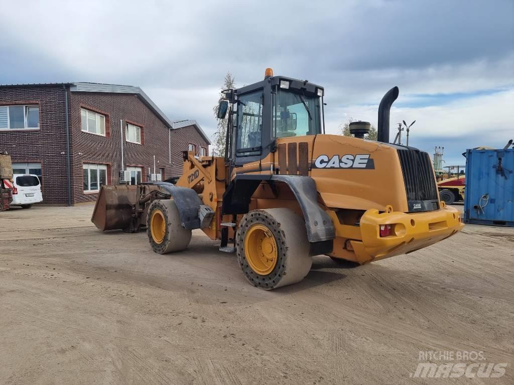 CASE 721 D Incarcator pe pneuri