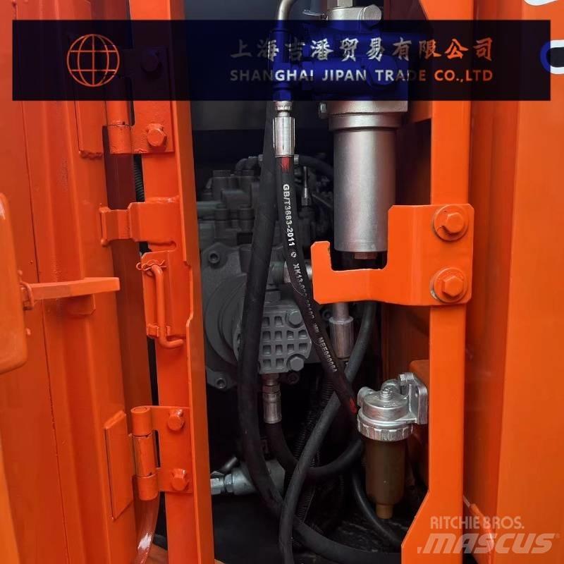 Hitachi ZX 135 Excavatoare pe șenile
