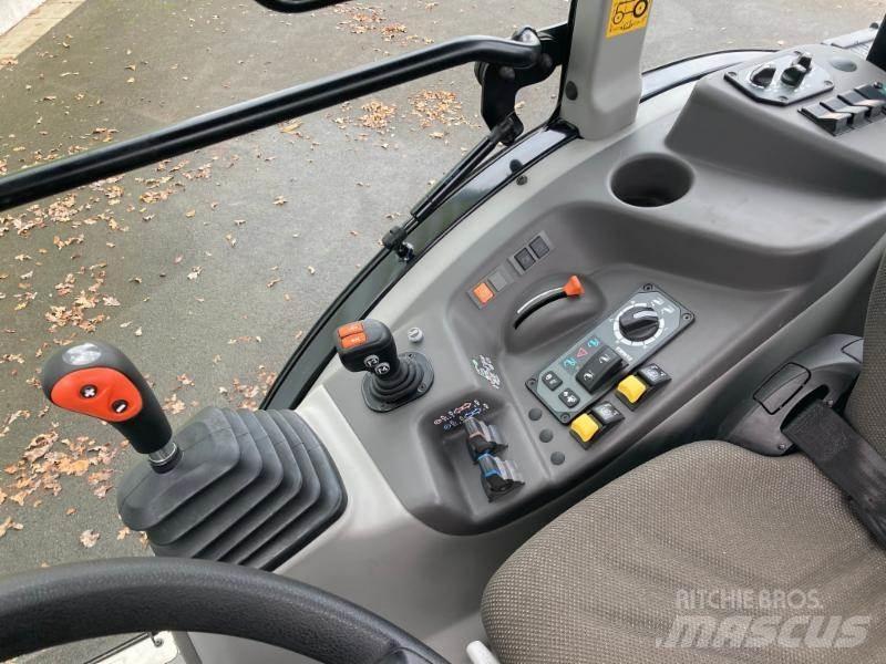 CLAAS NEXOS 240 M Tractoare