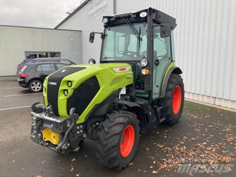 CLAAS NEXOS 240 M Tractoare
