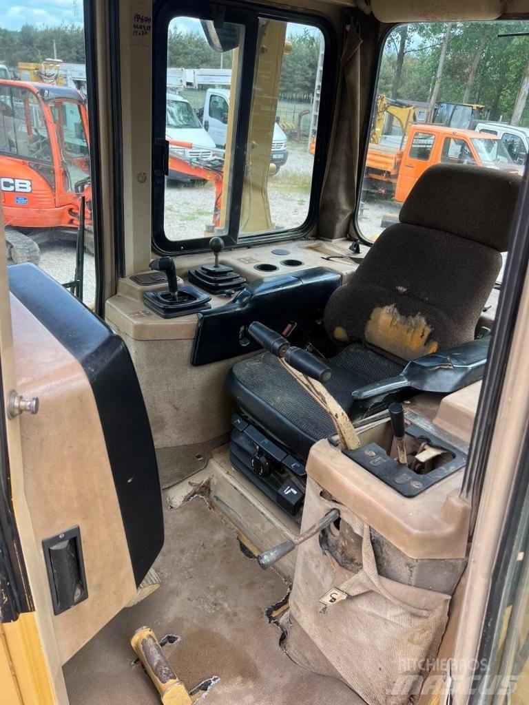 CAT D 6 M Buldozere pe senile