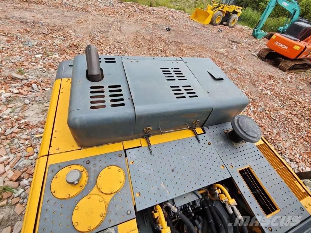 Hyundai Robex 520 VS Excavatoare pe șenile

