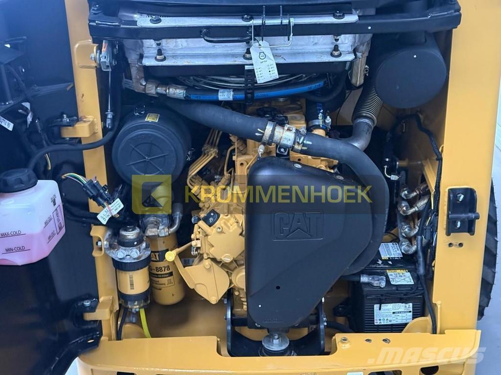 CAT 216 B3 Mini incarcator