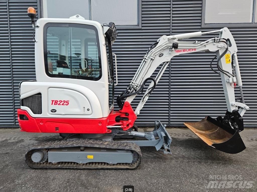 Takeuchi TB 225 Mini excavatoare < 7t