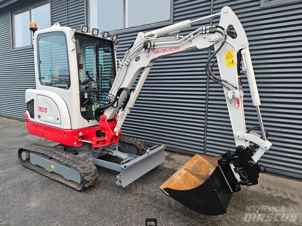 Takeuchi TB 225 Mini excavatoare < 7t