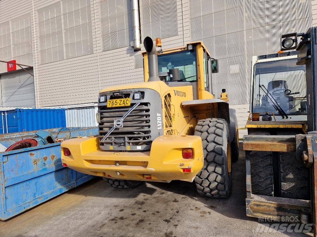 Volvo L 120 F Incarcator pe pneuri