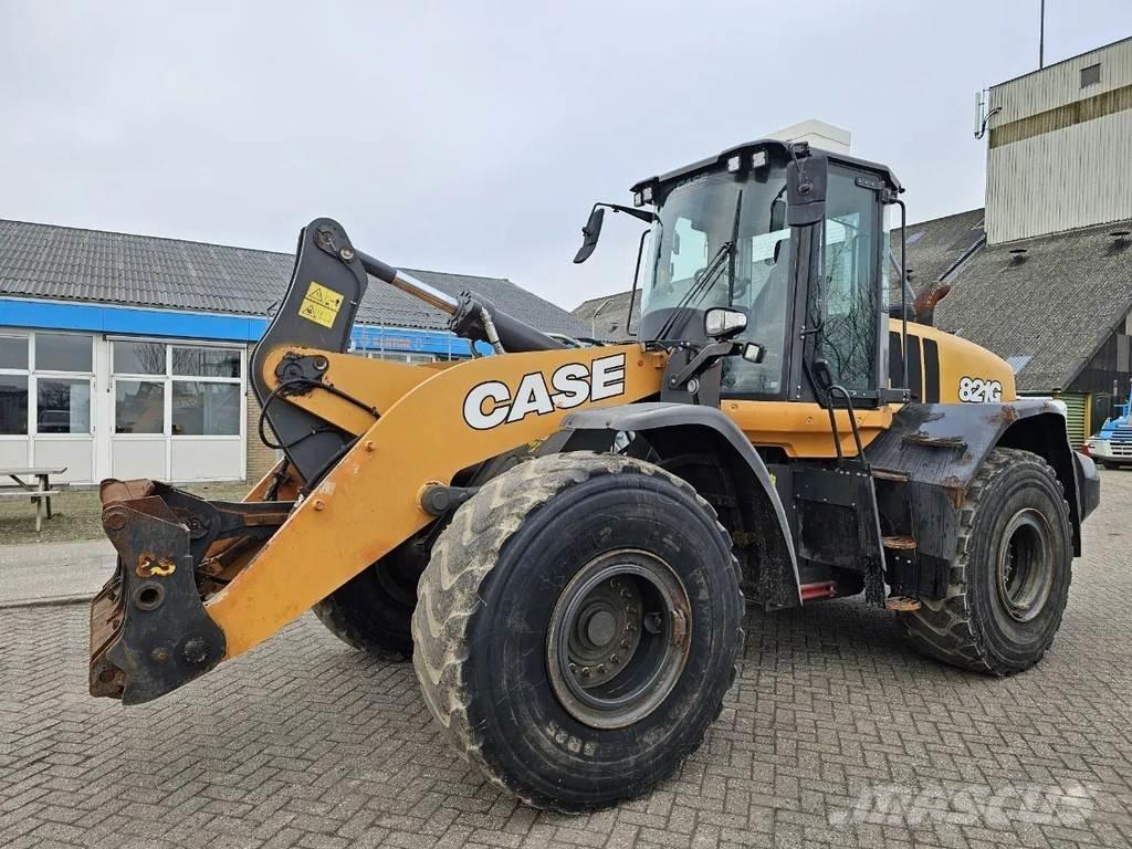 CASE 821G Incarcator pe pneuri