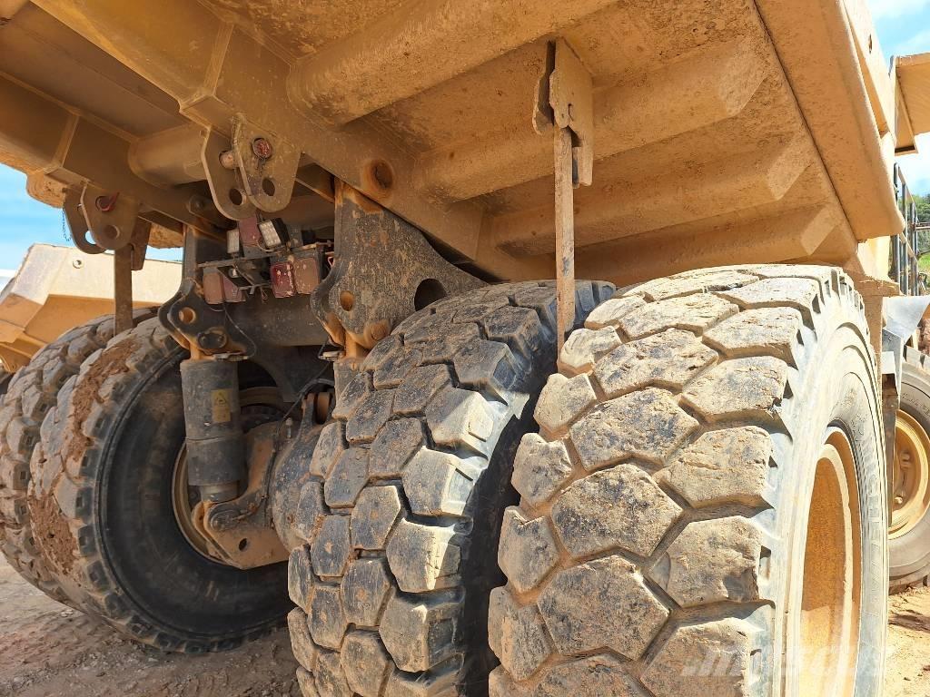 Komatsu HD605-7EO Camioane cu basculante rigide