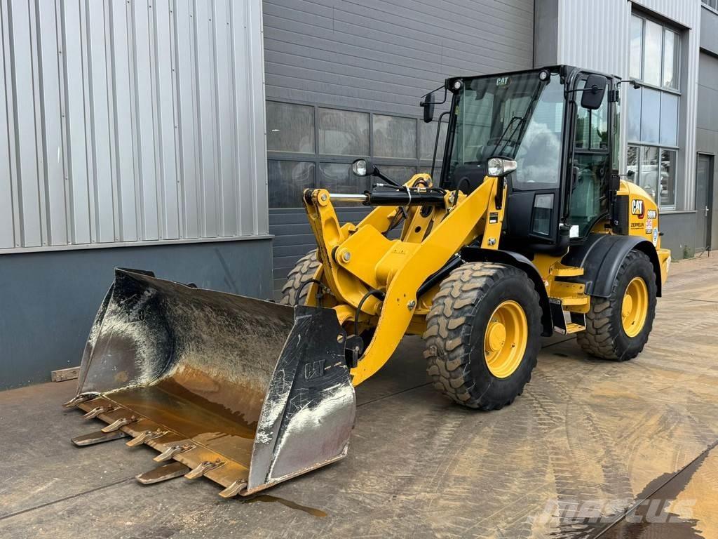 CAT 908M Incarcator pe pneuri