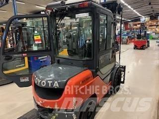 Toyota 02-8 FDJF 35 Stivuitor diesel