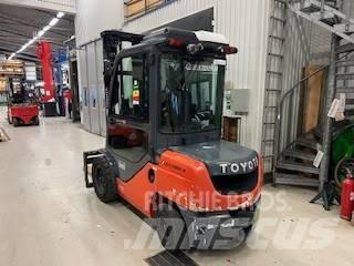 Toyota 02-8 FDJF 35 Stivuitor diesel