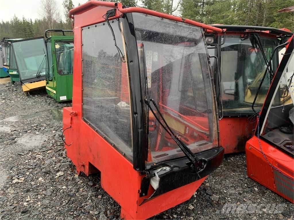 Komatsu 901TX Cabine si interior