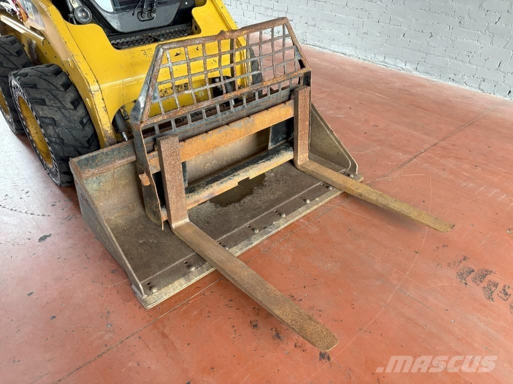 CAT 216 B Mini incarcator