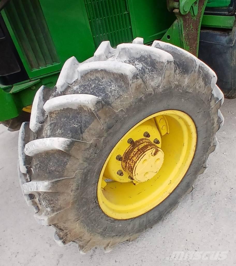 John Deere 6110 Tractoare