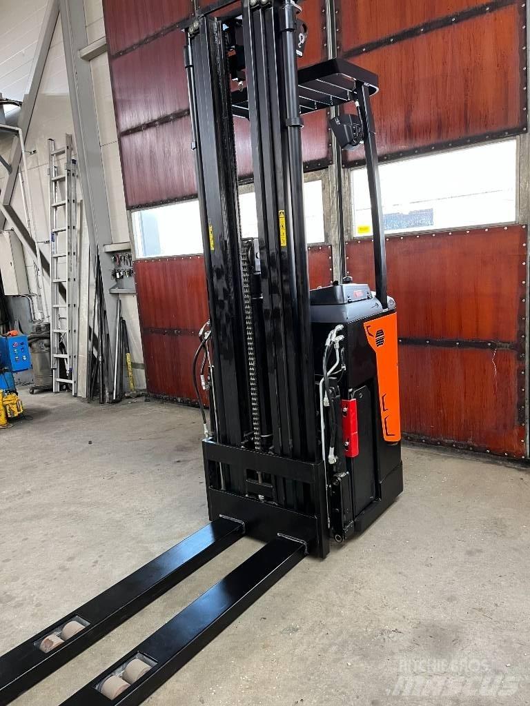 Rocla SST12AC Transpaleti autopropulsanti