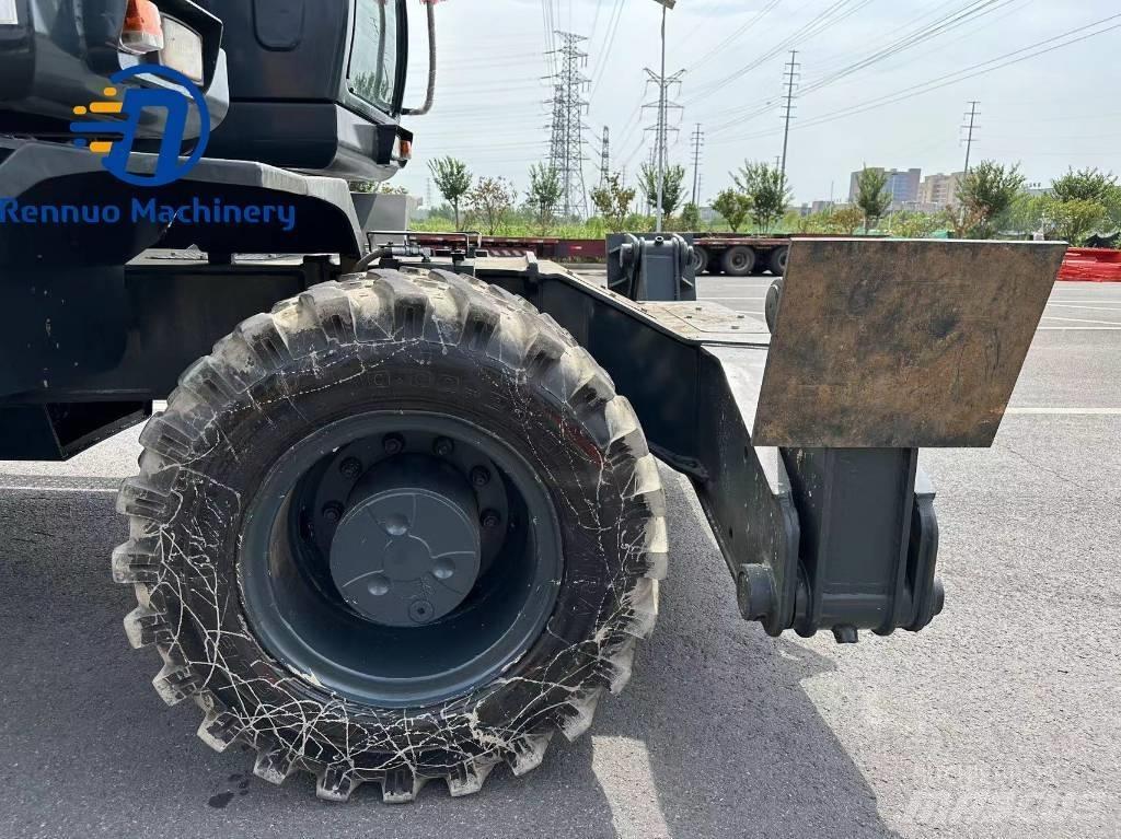 Hyundai 210W-9 Excavatoare cu roti