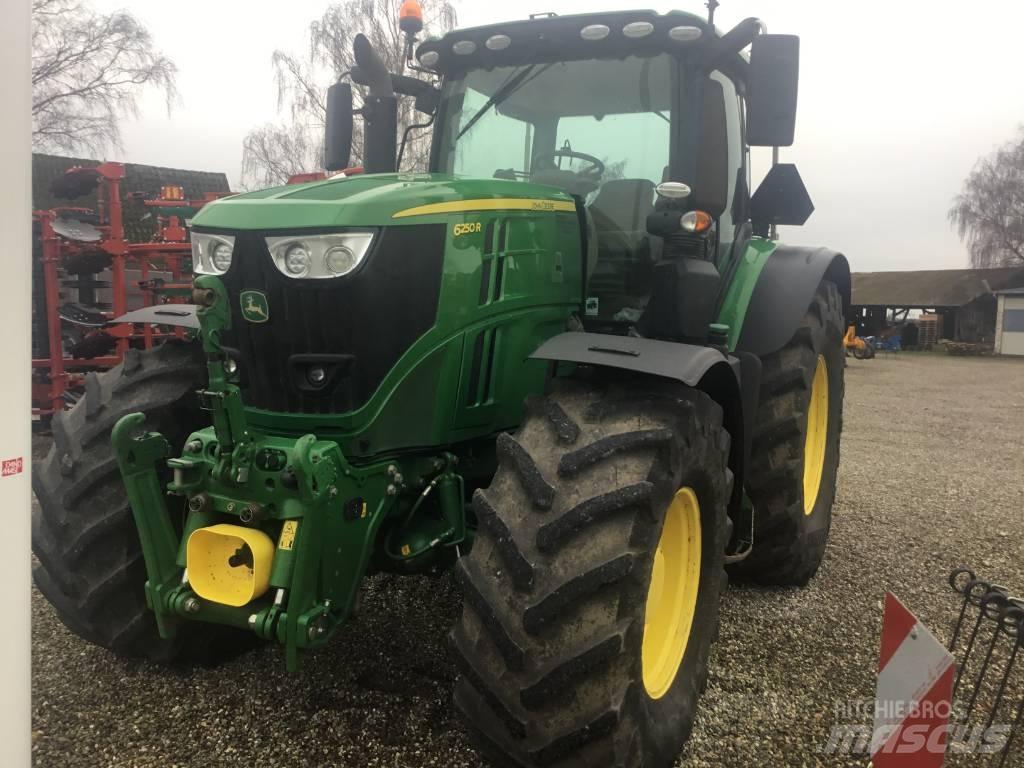 John Deere 6250R Tractoare