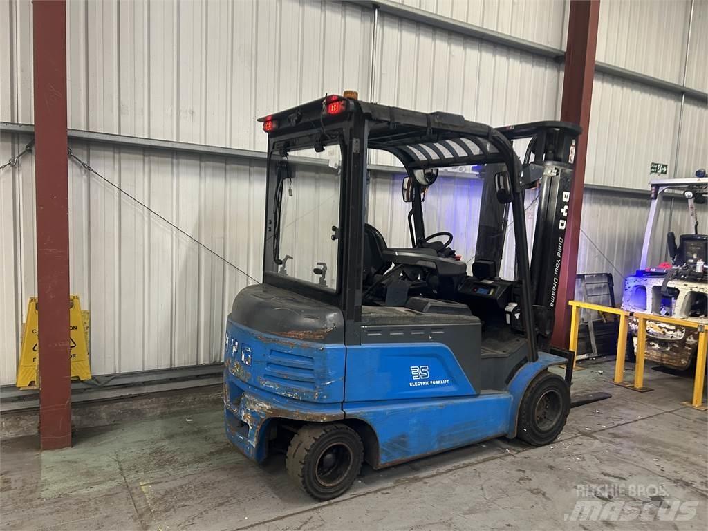  ECB35C Stivuitor electric