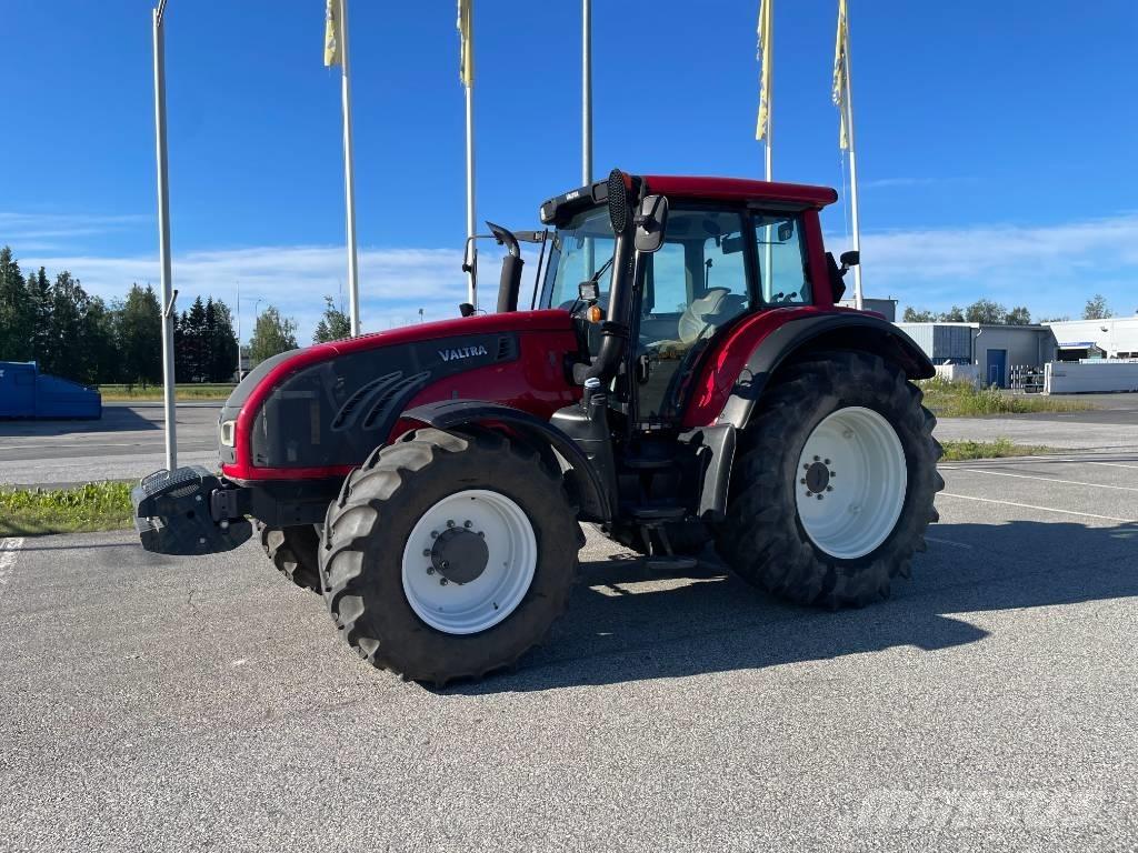 Valtra T 153 Versu Tractoare