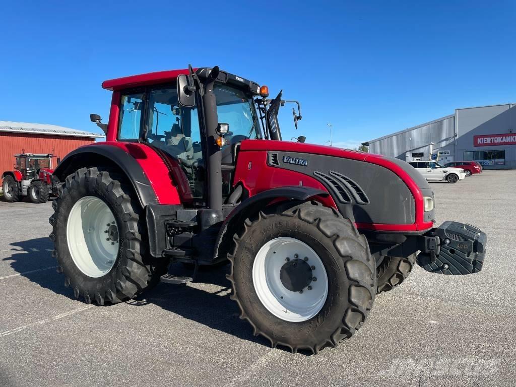 Valtra T 153 Versu Tractoare
