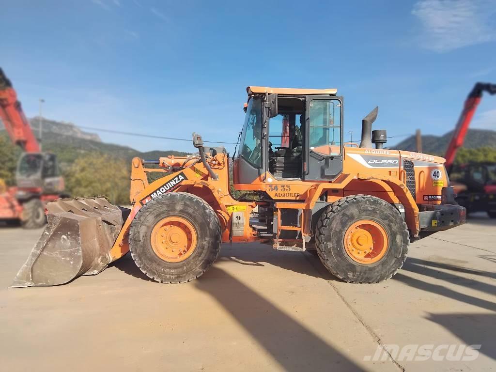 Doosan DL 250-5 Incarcator pe pneuri